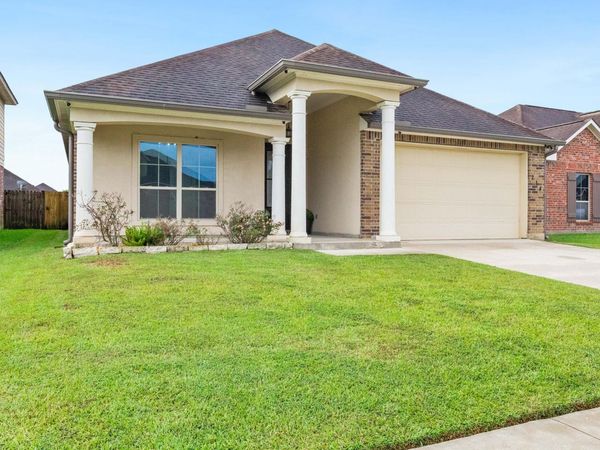 214 Forest Grove Drive, Youngsville, LA 70592