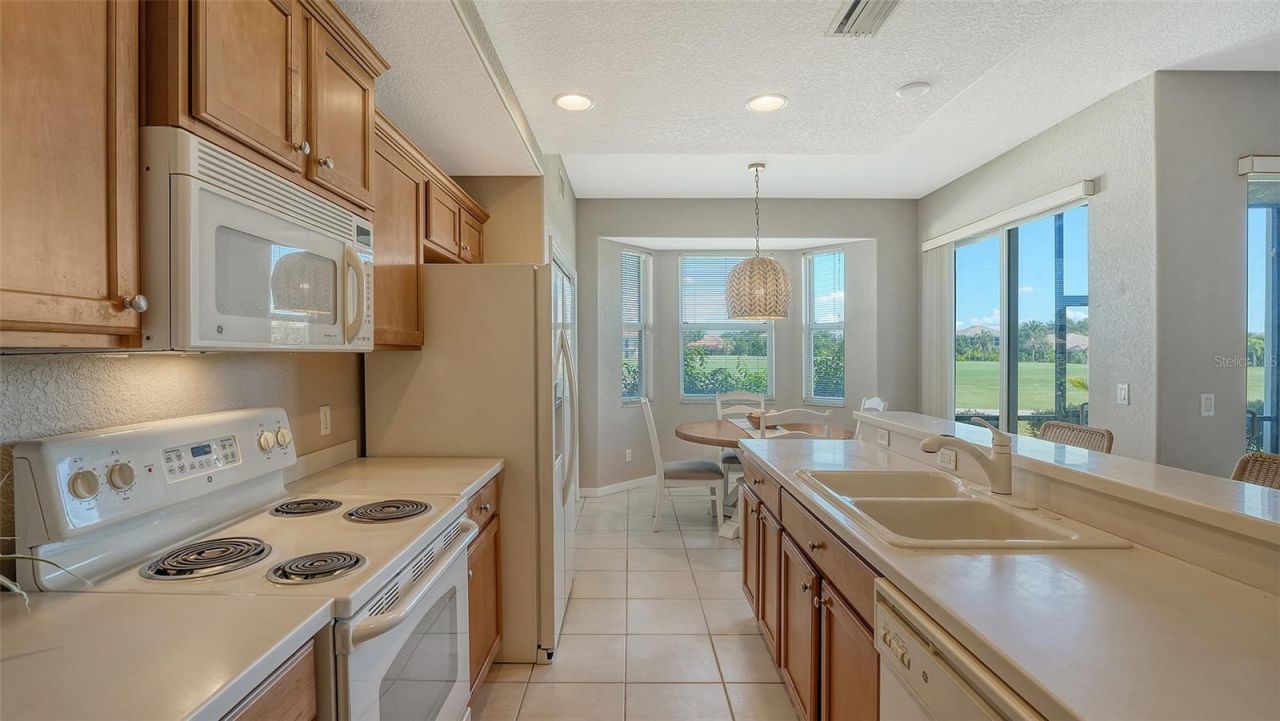 811 Fairwaycove Lane, Unit 107, Bradenton, FL 34212 Photo