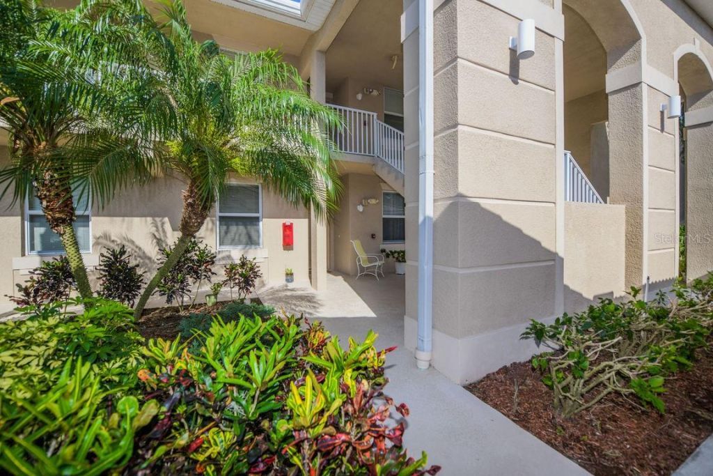811 Fairwaycove Lane, Unit 107, Bradenton, FL 34212 Photo