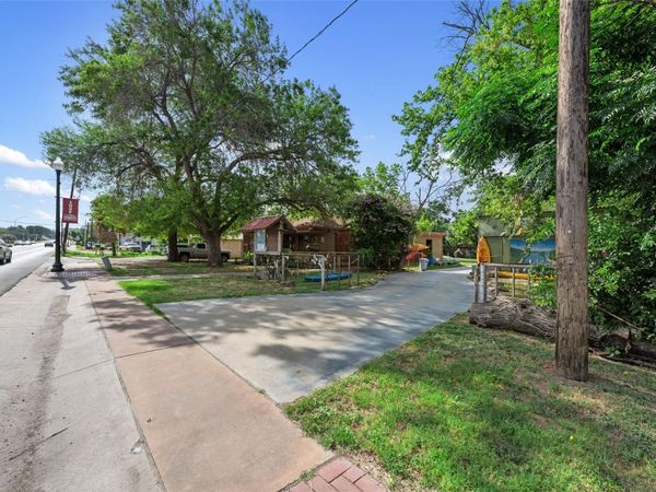 1409 Chestnut ST, Bastrop, TX 78602