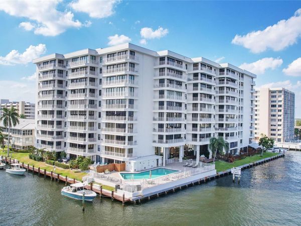 3100 NE 48th St, Unit 907, Fort Lauderdale, FL 33308