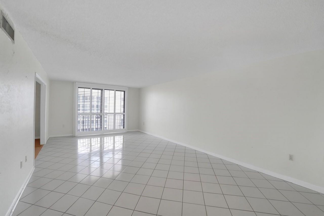 3100 NE 48th Street, Unit 907, Fort Lauderdale, FL 33308 Photo