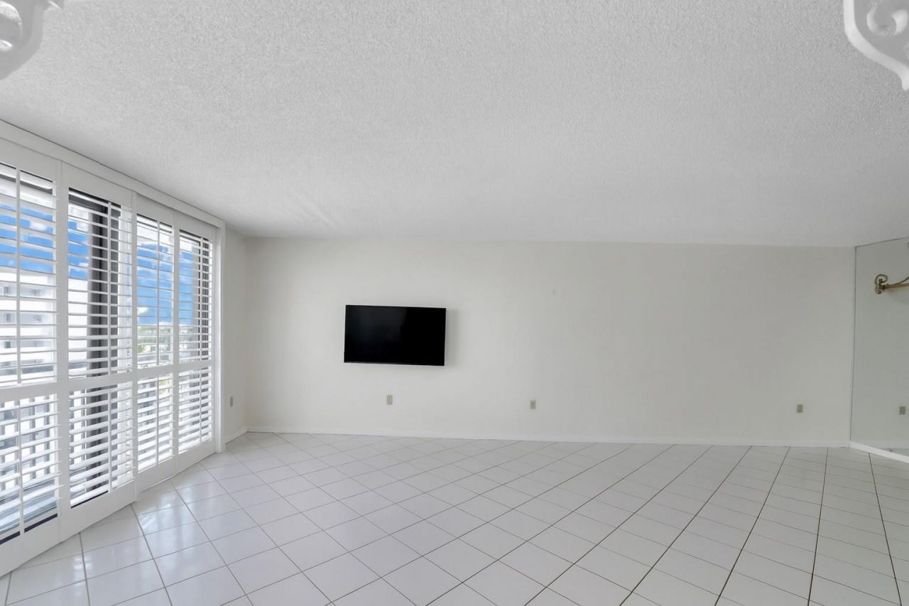 3100 NE 48th Street, Unit 907, Fort Lauderdale, FL 33308 Photo