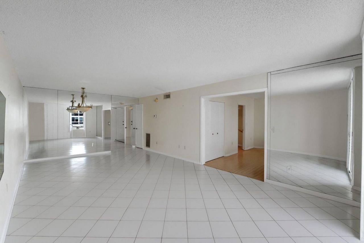 3100 NE 48th Street, Unit 907, Fort Lauderdale, FL 33308 Photo