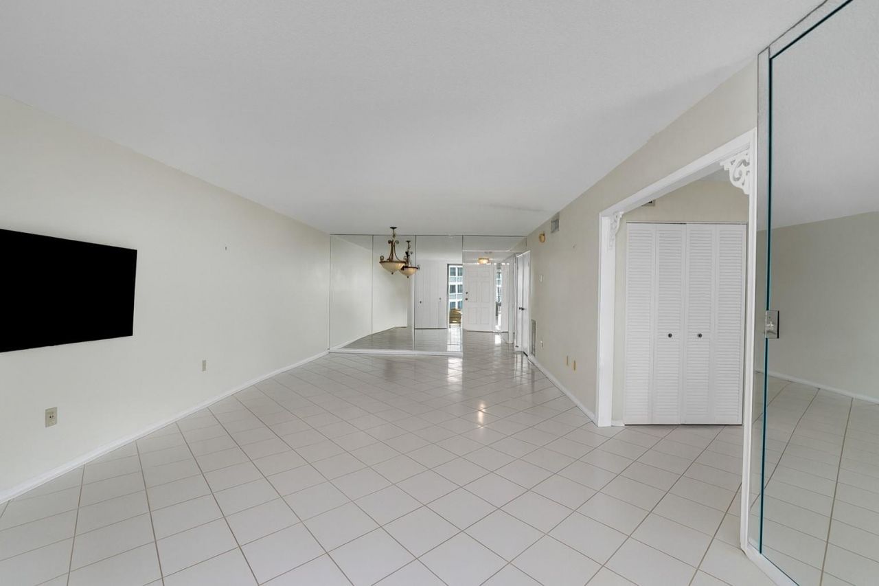 3100 NE 48th Street, Unit 907, Fort Lauderdale, FL 33308 Photo