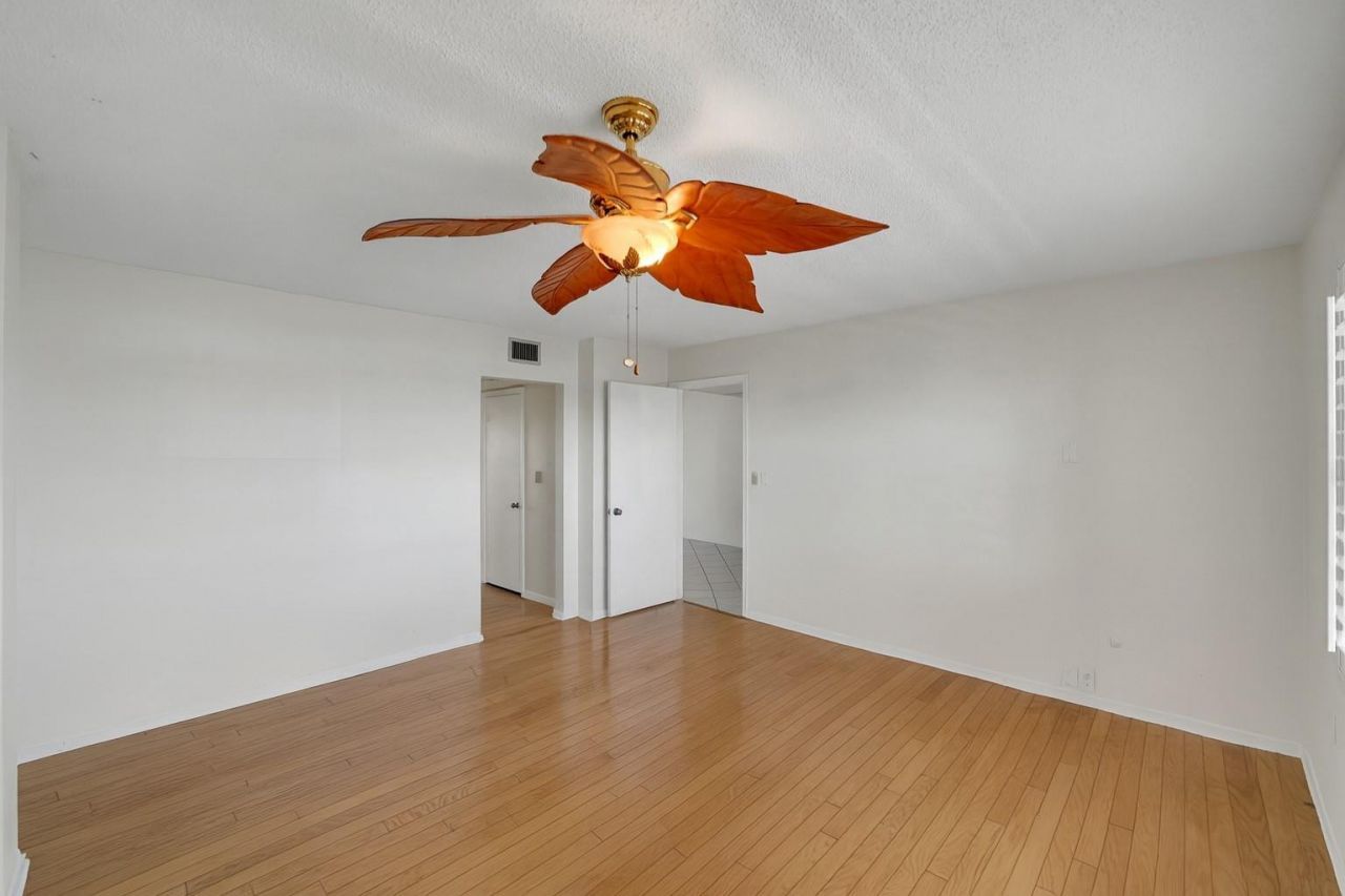 3100 NE 48th Street, Unit 907, Fort Lauderdale, FL 33308 Photo