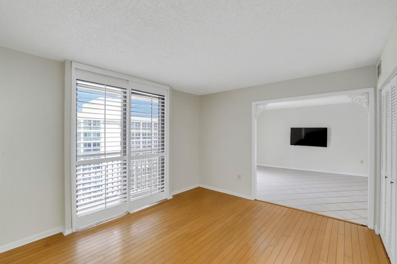 3100 NE 48th Street, Unit 907, Fort Lauderdale, FL 33308 Photo