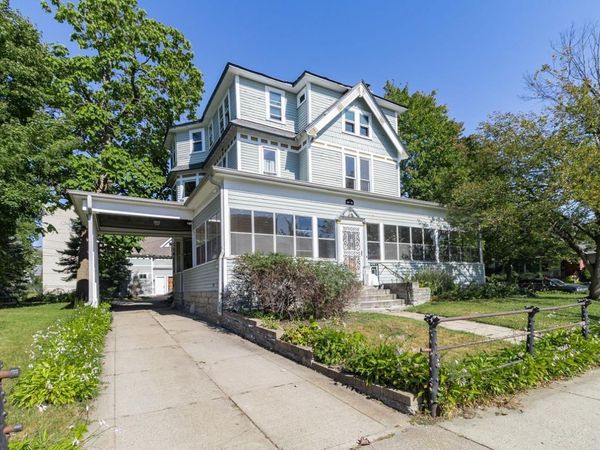 565 Holly Avenue, Saint Paul, MN 55102