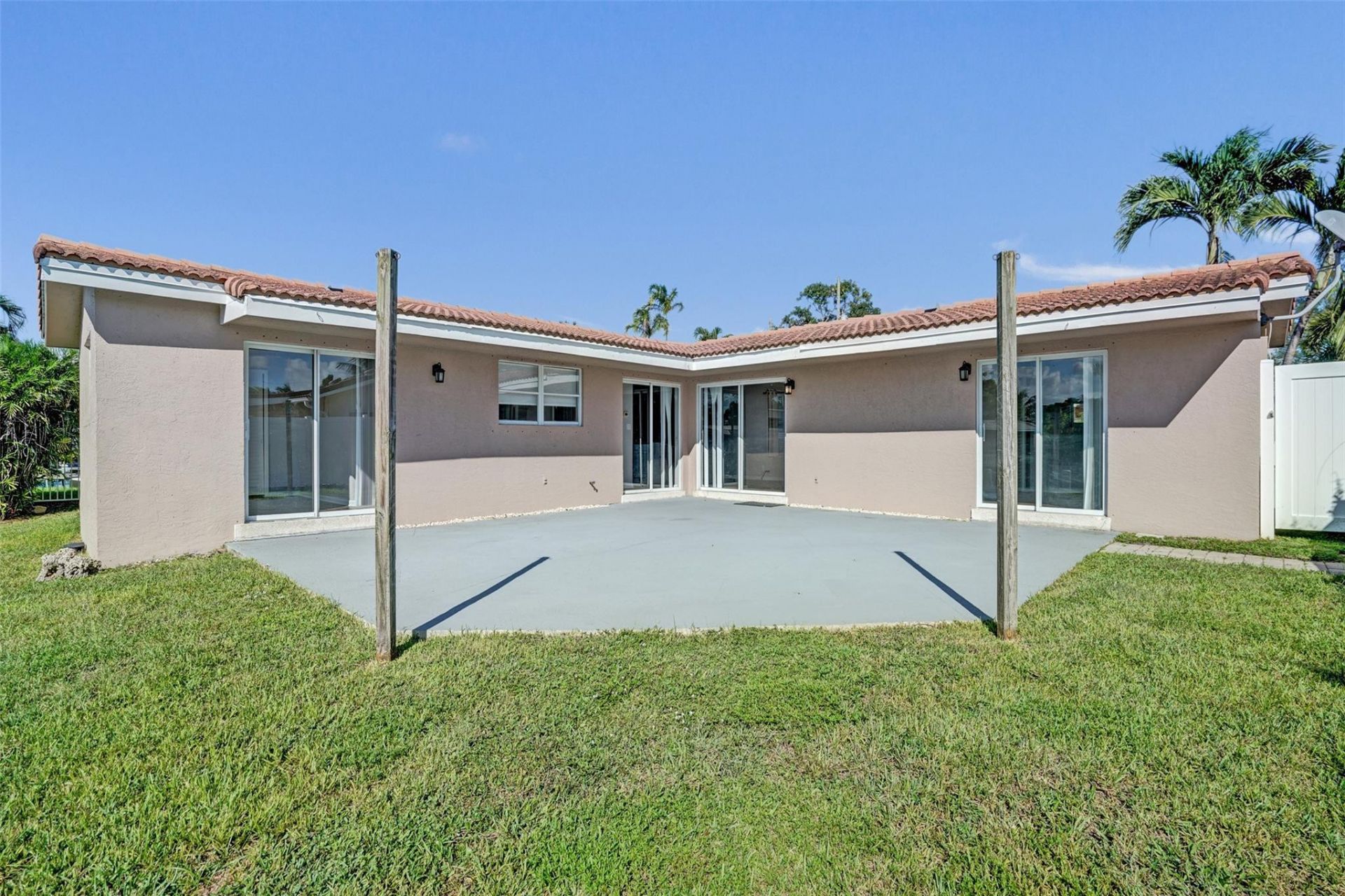 949 SE 10th Court, Pompano Beach, FL 33060 Photo