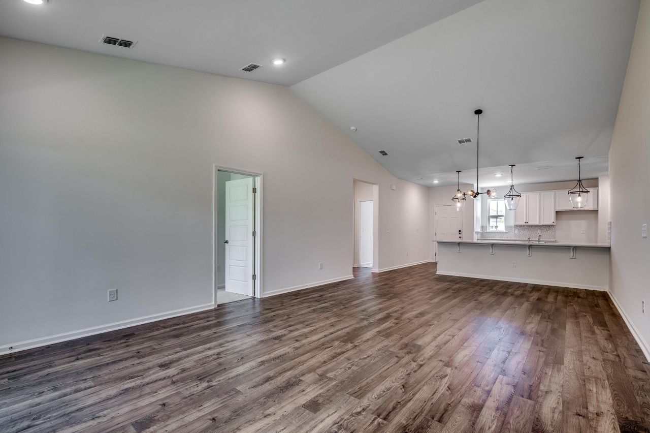 124 Buckingham Dr Photo 10