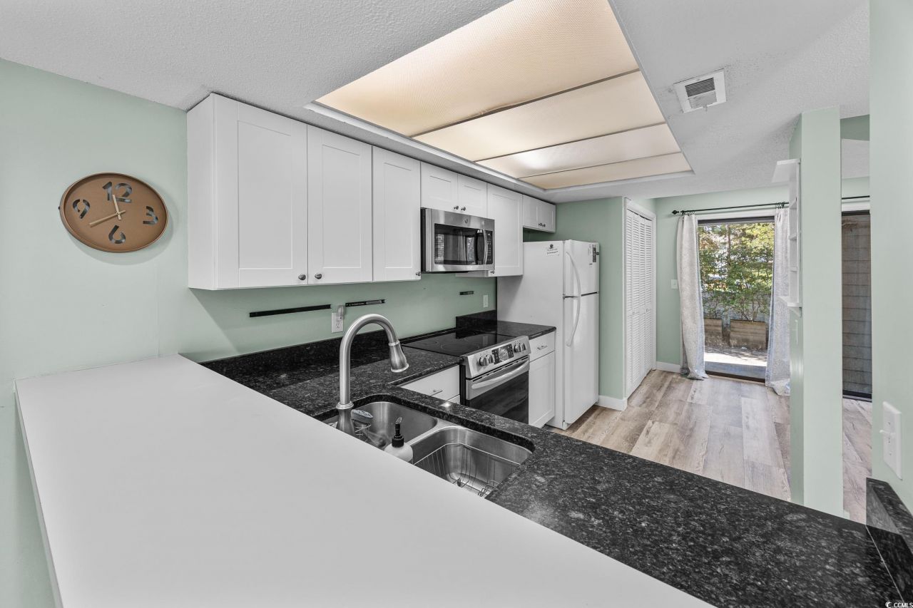 100 Shadow Moss Pl. Photo 11