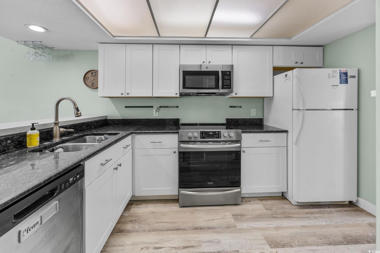 33 Shadow Moss Pl. Photo 12