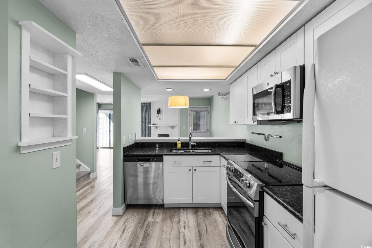 33 Shadow Moss Pl. Photo 13