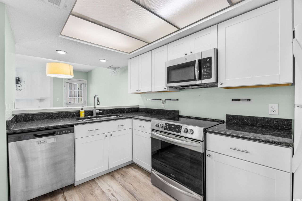 33 Shadow Moss Pl. Photo 15