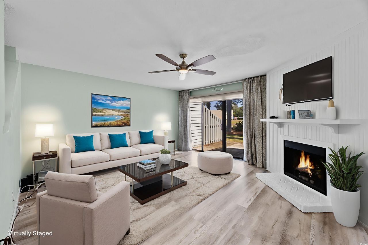 100 Shadow Moss Pl. Photo 4