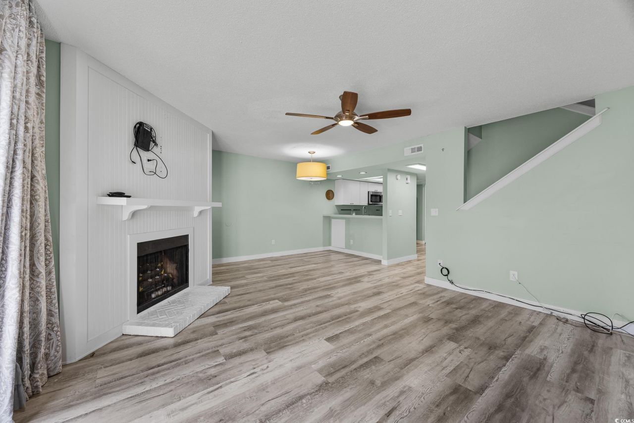 33 Shadow Moss Pl. Photo 9