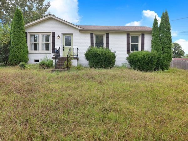 2819 Sparrow Dr, Clarksville, TN 37040