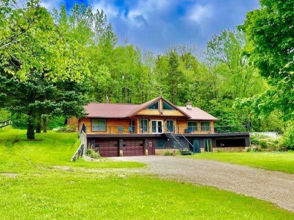 417 Old Sixteen Road, Waterville, IA 52170