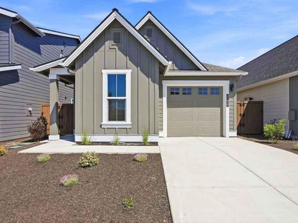 21439 NE Hayloft Place, Bend, OR 97701