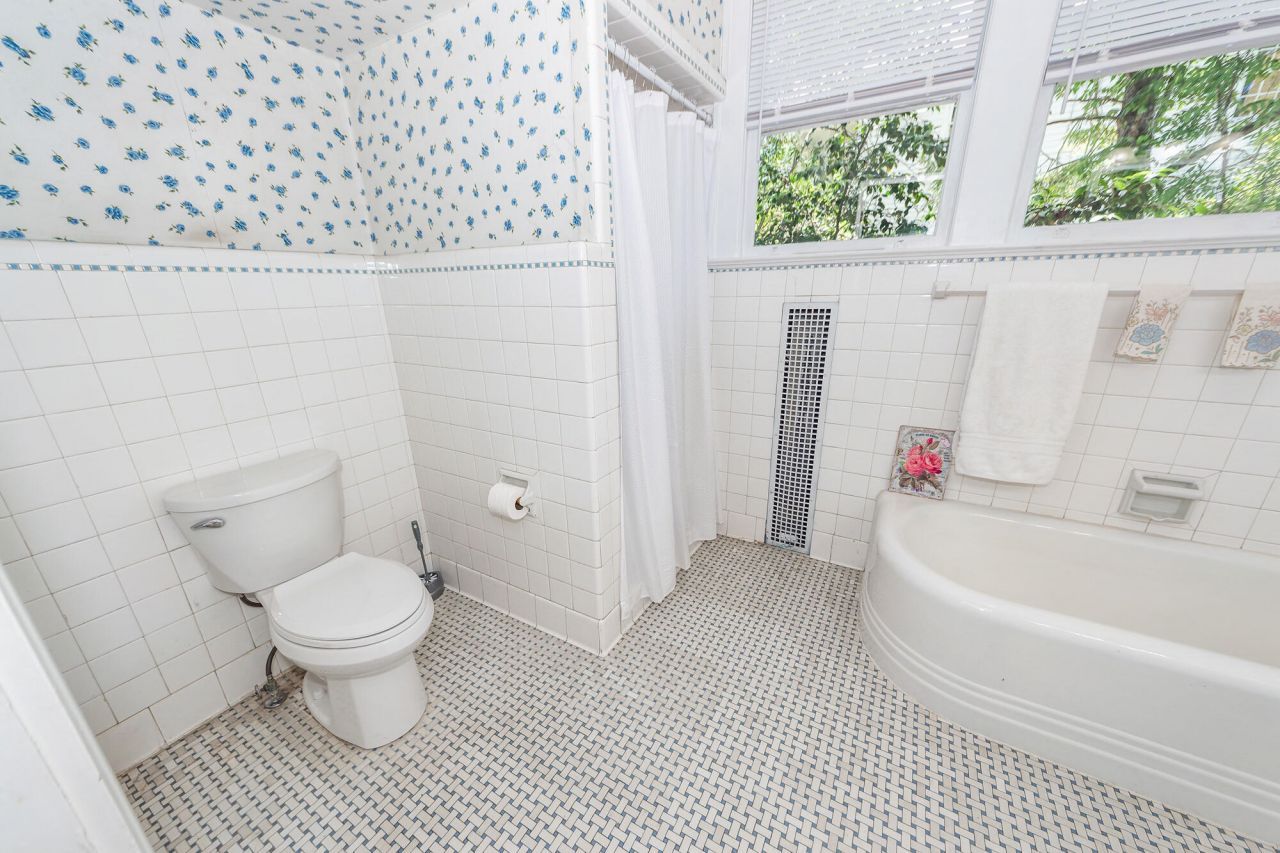 458 Hampton Street Photo 36