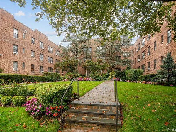 15 Canterbury Road, Unit C10, Great Neck, NY 11021