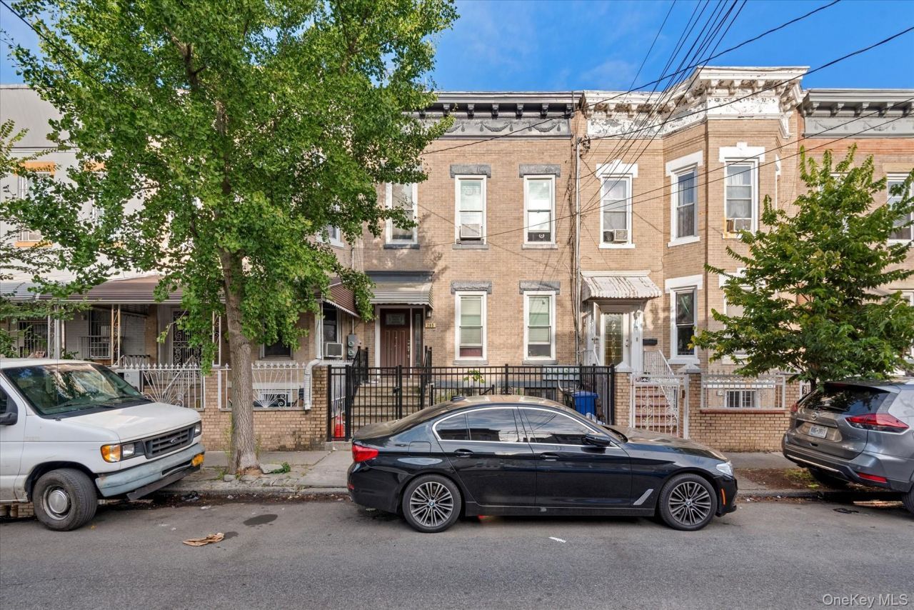 285 Lincoln Avenue, Brooklyn, NY 11208 Main Photo