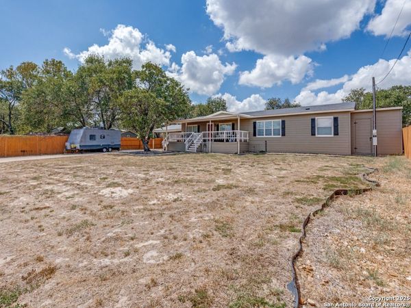 23027 Skila, Elmendorf, TX 78112