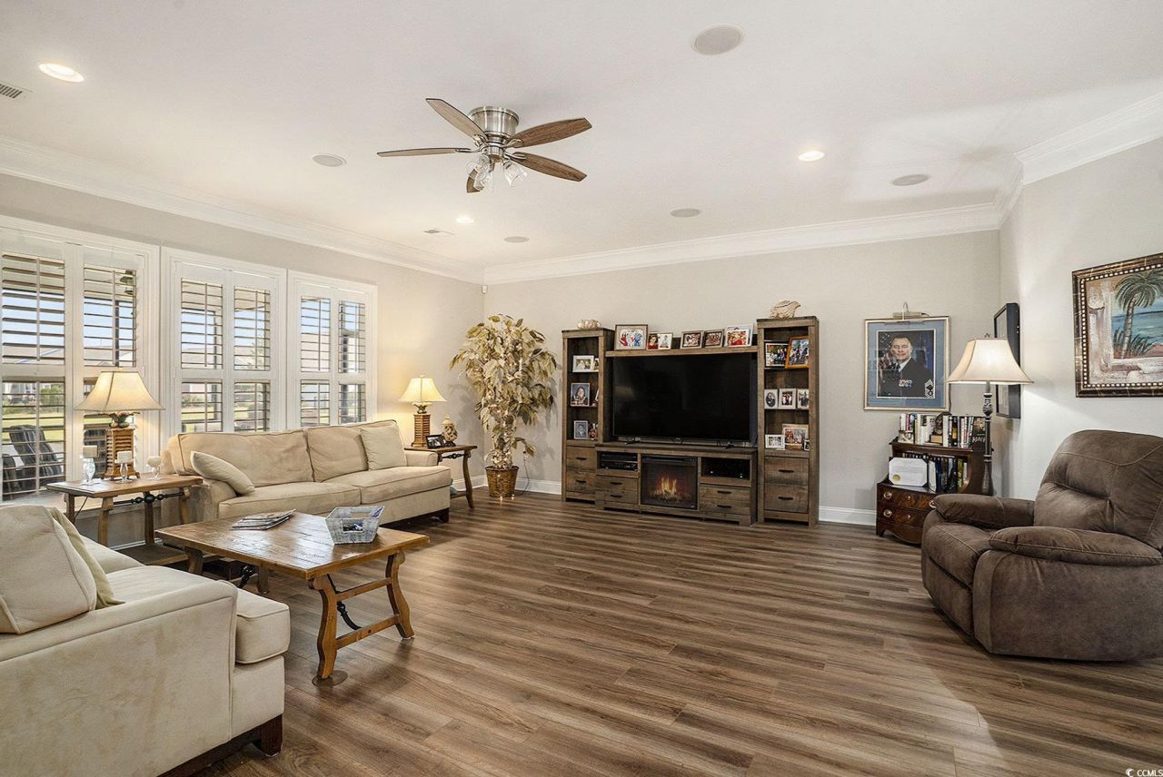 6586 Brindisi St. Photo 6