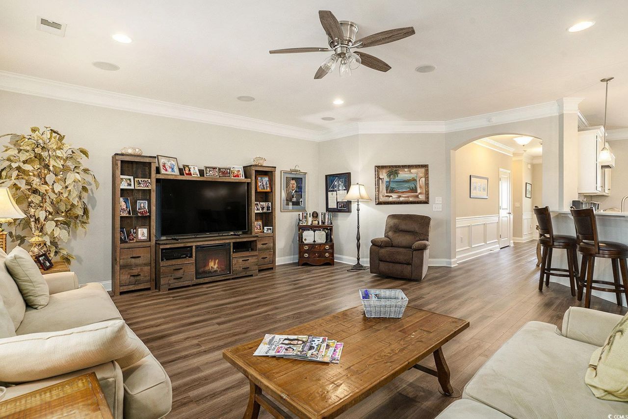 6586 Brindisi St. Photo 8