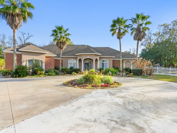 1010 Boxwood Street, Pascagoula, MS 39567