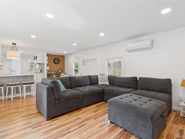 8 North Railroad Avenue, Jamesport, NY 11901