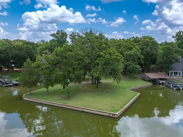 504 Harbor Drive S, Azle, TX 76020