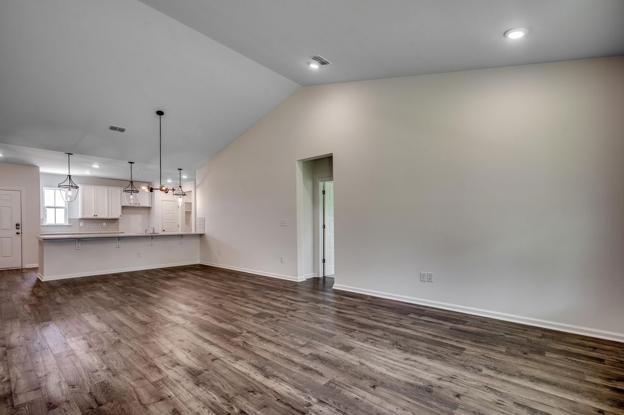 133 Buckingham Dr Photo 12