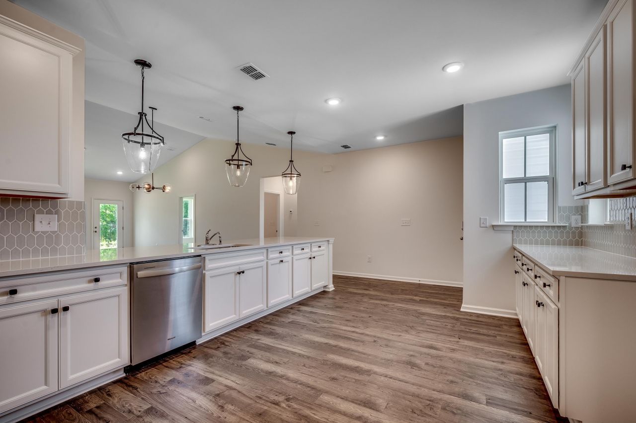 133 Buckingham Dr Photo 9