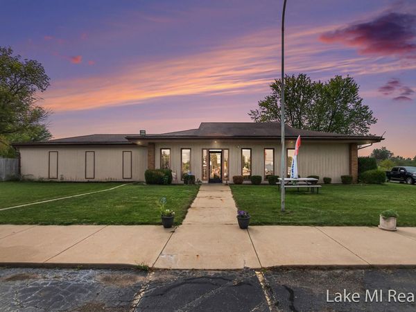 6720 Red Arrow Highway, Coloma, MI 49038