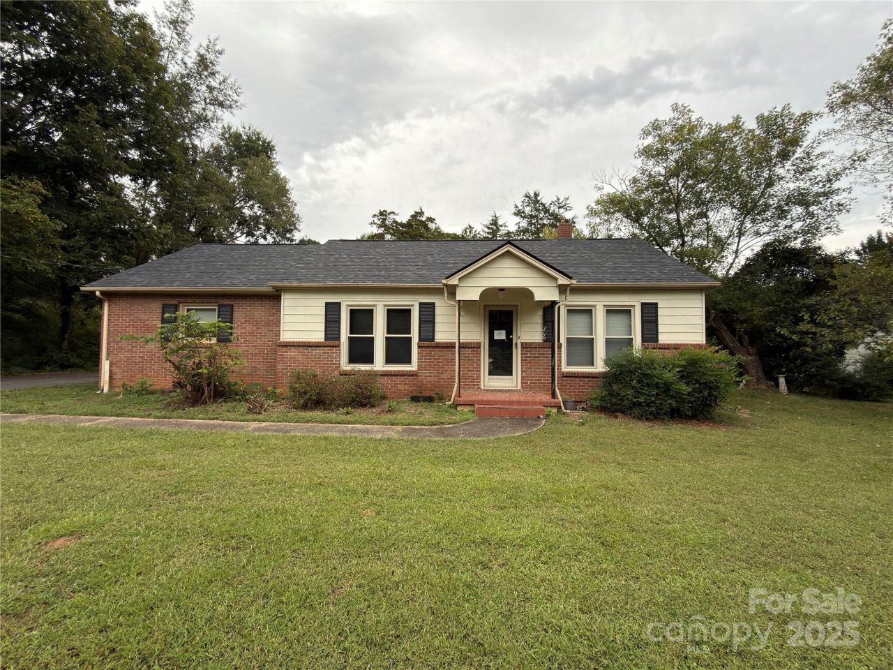 206 11th Street Ne, Hildebran, NC 28637 Main Photo