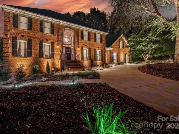 555 19th Avenue Lane NW, Hickory, NC 28601