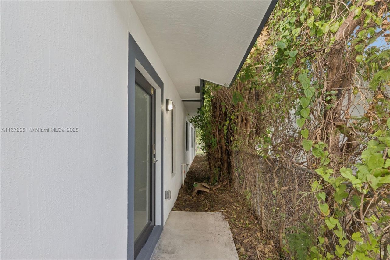 1844 NW 33rd St, Miami, FL 33142 Photo