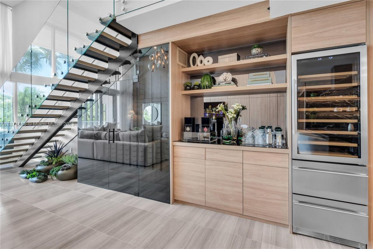 4701 N Meridian Ave, Unit 222, Miami Beach, FL 33140 Photo