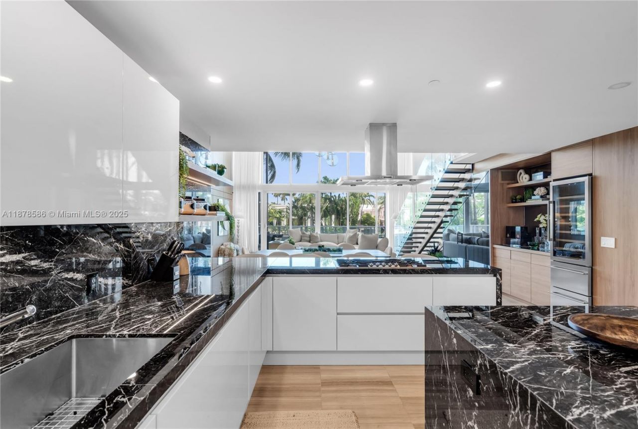 4701 N Meridian Ave, Unit 222, Miami Beach, FL 33140 Photo