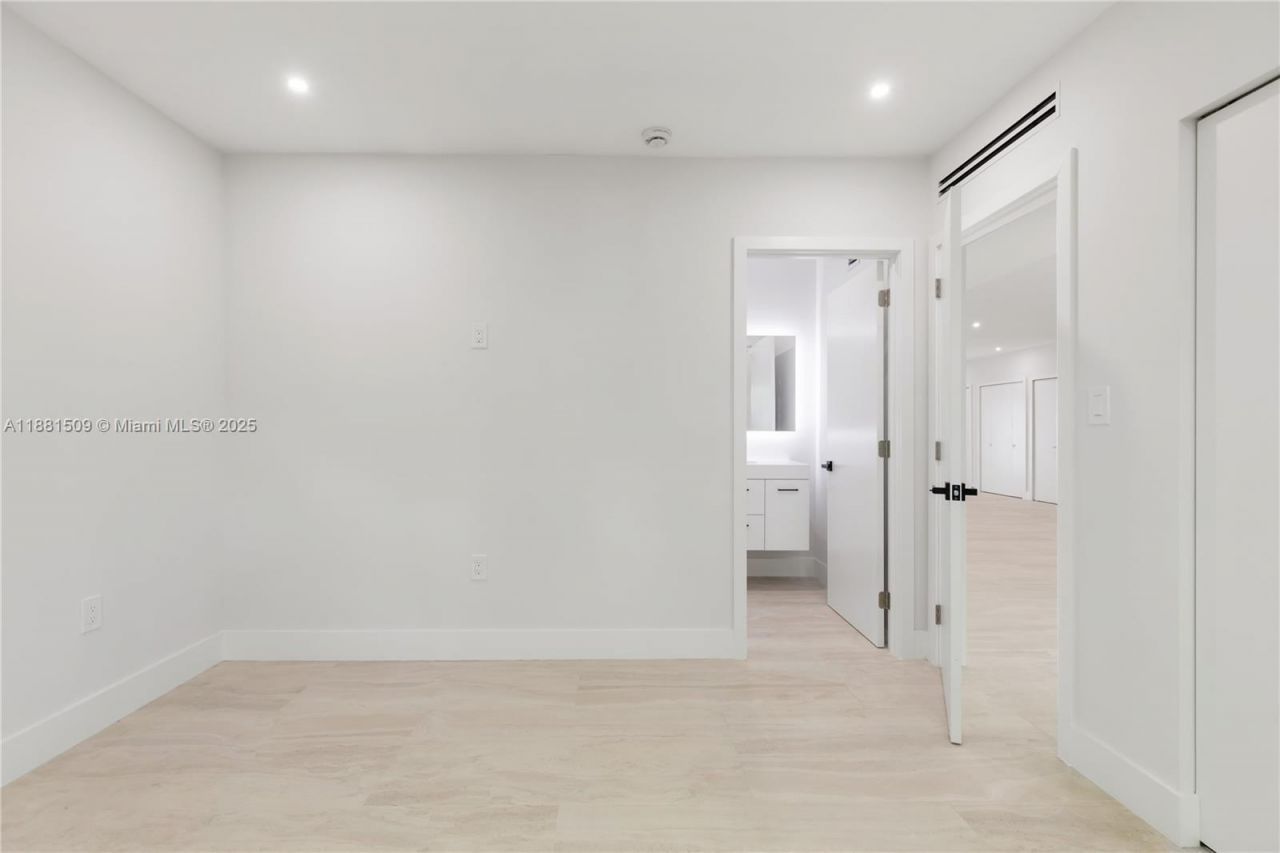 2251 SW 20th St, Miami, FL 33145 Photo