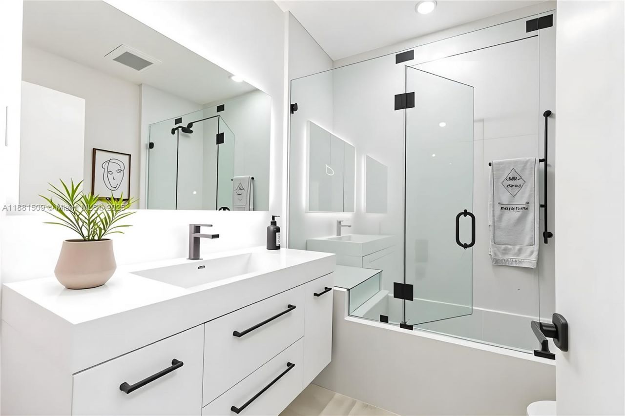 2251 SW 20th St, Miami, FL 33145 Photo