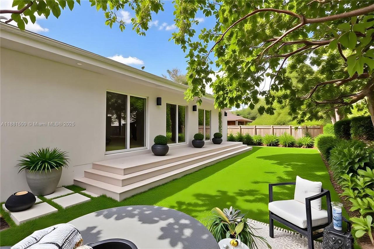 2251 SW 20th St, Miami, FL 33145 Photo