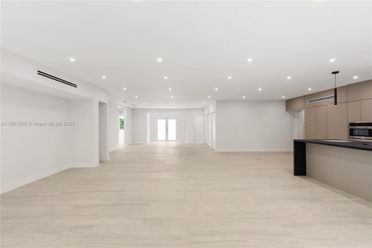 2251 SW 20th St, Miami, FL 33145 Photo