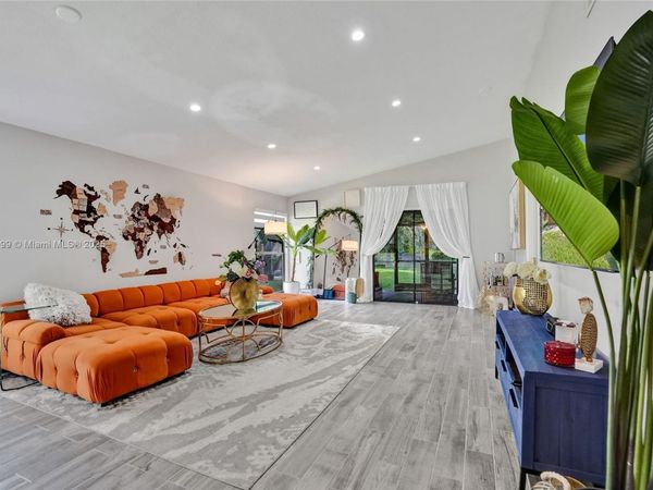 6188 pine tree lane, Tamarac, FL 33319