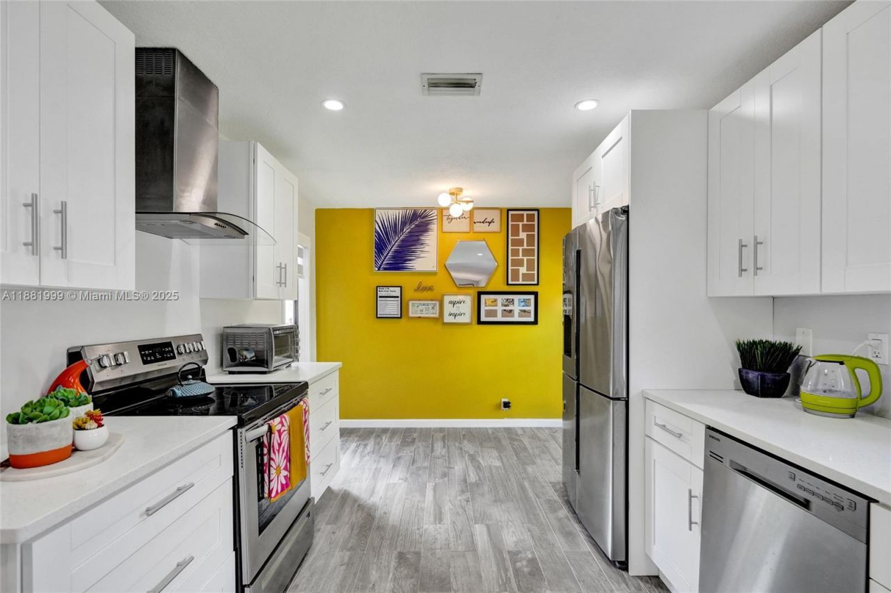 6188 Pine Tree Lane, Tamarac, FL 33319 Photo