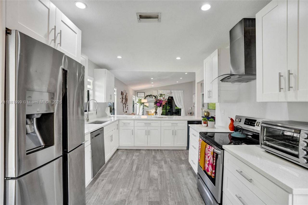 6188 Pine Tree Lane, Tamarac, FL 33319 Photo