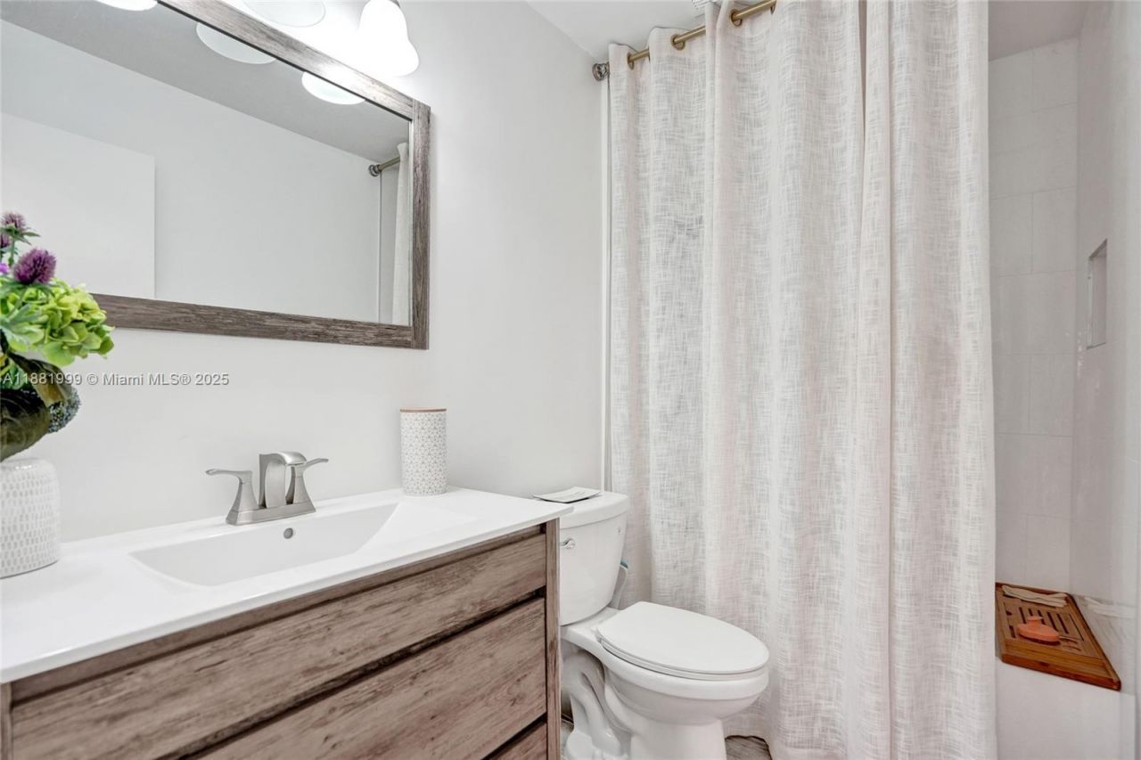 6188 Pine Tree Lane, Tamarac, FL 33319 Photo