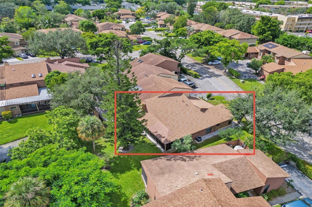 6188 Pine Tree Lane, Tamarac, FL 33319 Photo