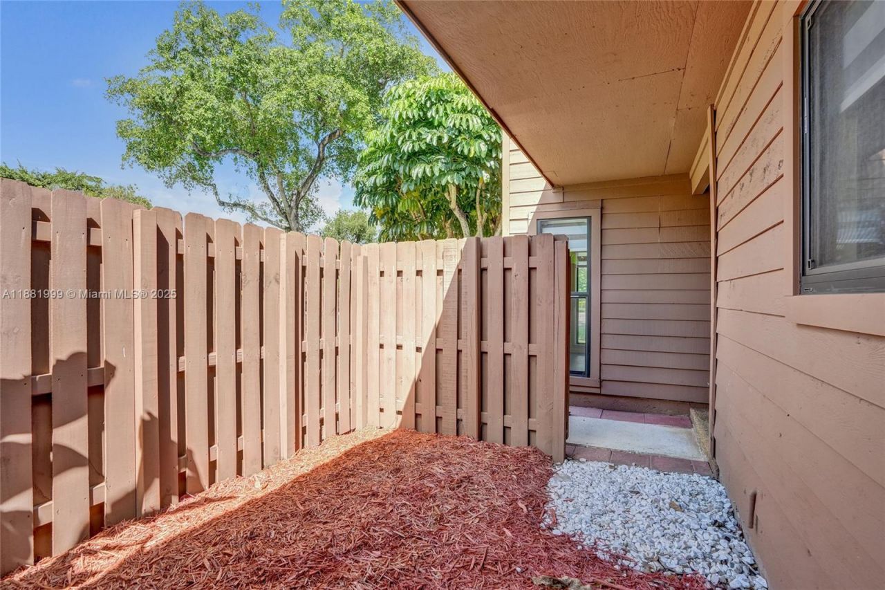 6188 Pine Tree Lane, Tamarac, FL 33319 Photo